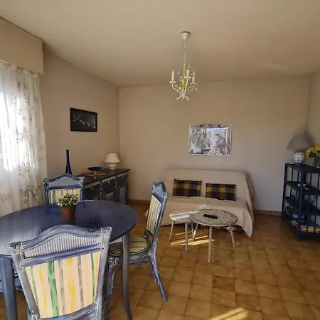 2p Avec Parking, Proche Et Commerces - - Fr-1-780-46 *